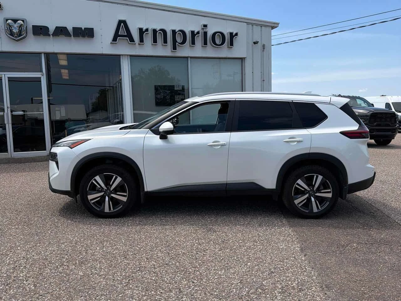 Nissan Rogue AWD SV PREMIUM| PANO| 360| LANE ASSIST| , снимка 2 - Автомобили и джипове - 55431335