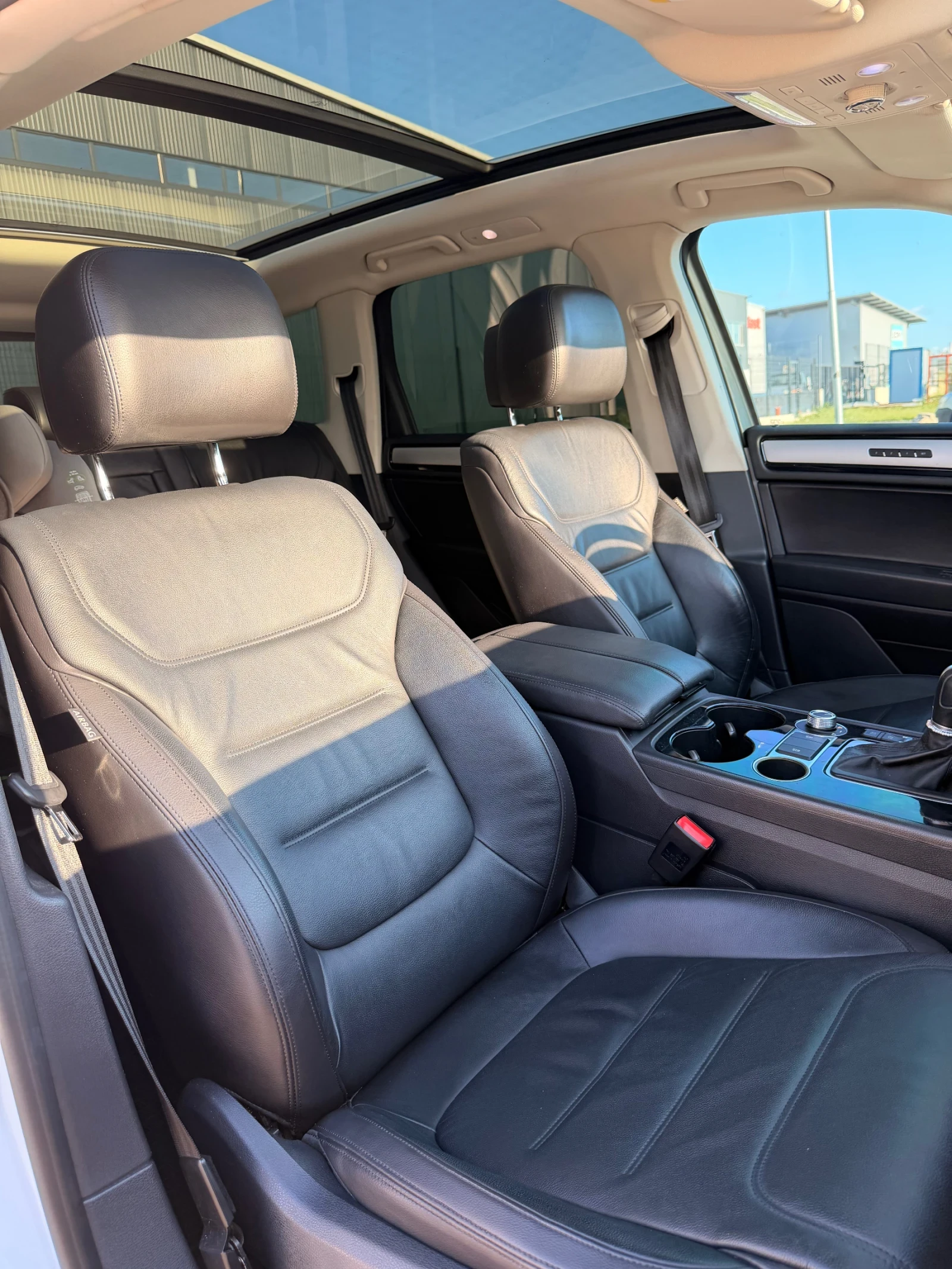 VW Touareg 3.0, снимка 10 - Автомобили и джипове - 55667522