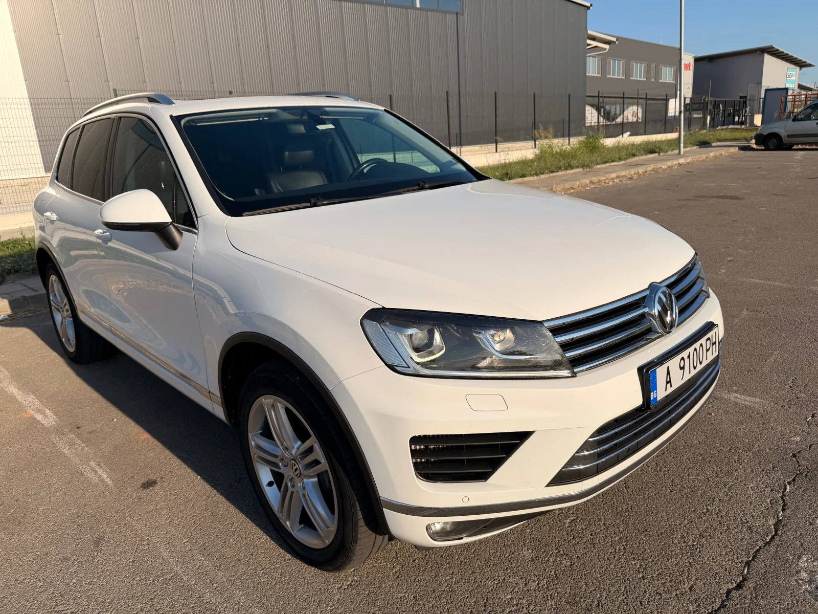 VW Touareg 3.0, снимка 2 - Автомобили и джипове - 55667522