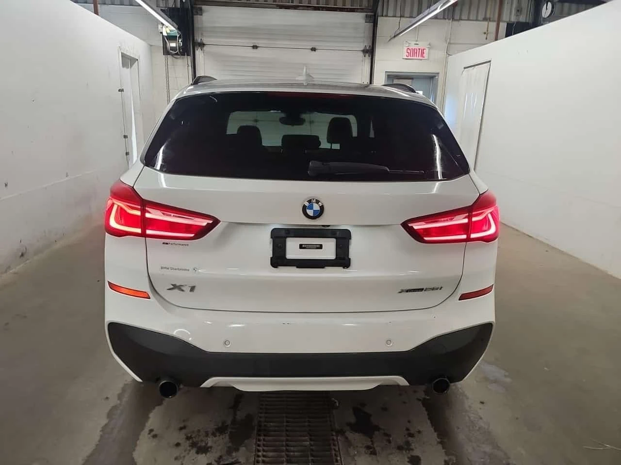 BMW X1 XDRIVE28I* ����� �-�����* HUD* HAR/KAR* PANO*  | Mobile.bg � ����������� 17