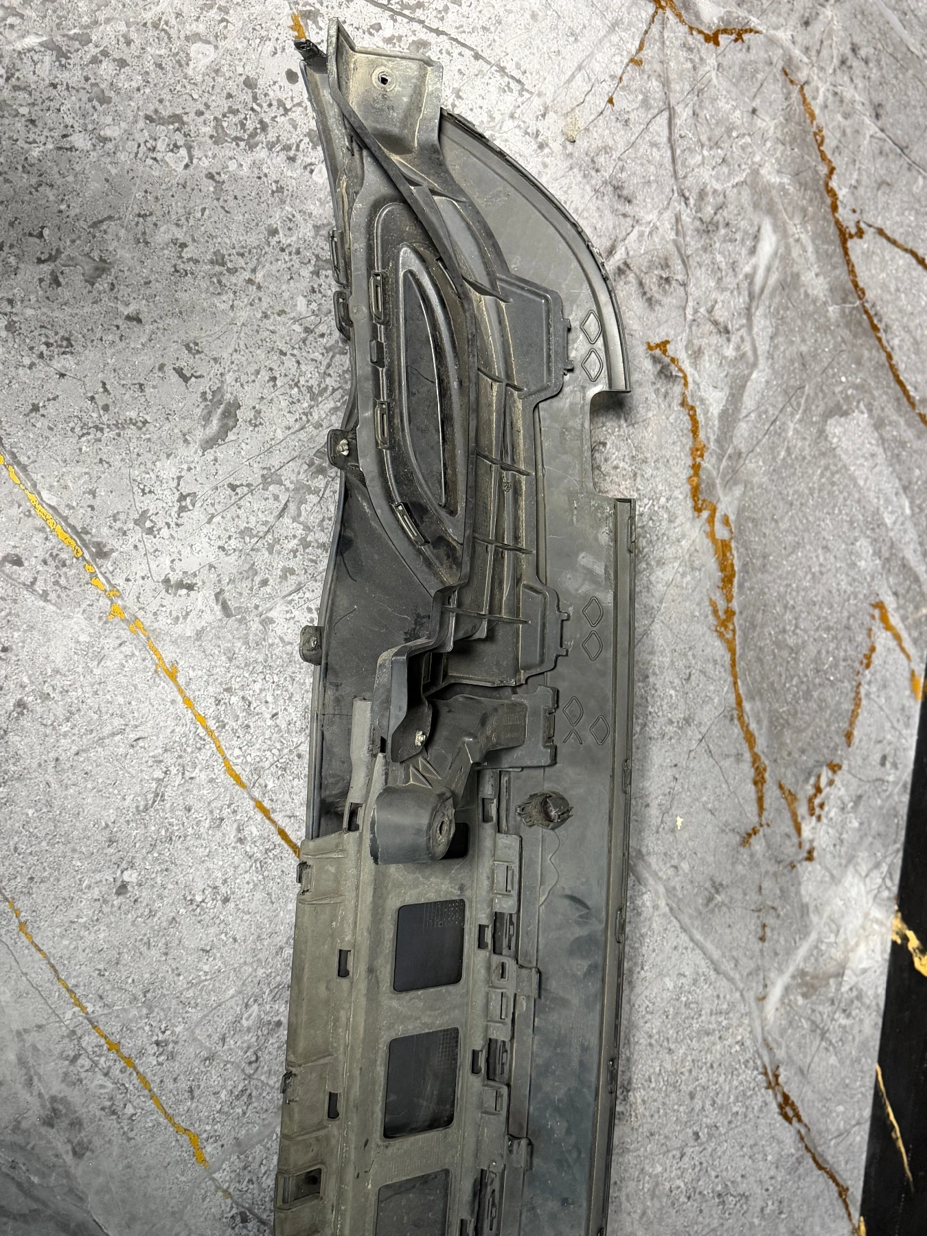 Заден дифузьор за Mercedes-Benz C-Class W205 ОРИГИНАЛЕН, снимка 2 - Части - 54442346
