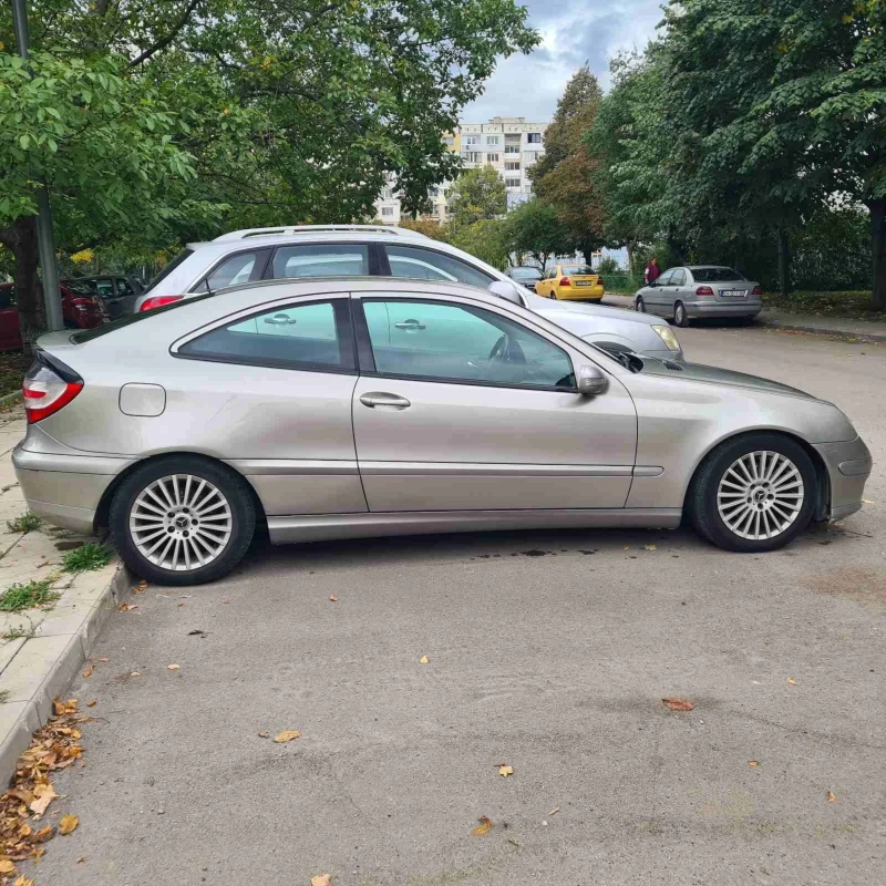 Mercedes-Benz C 220 Sport coupe, снимка 4 - Автомобили и джипове - 47525453