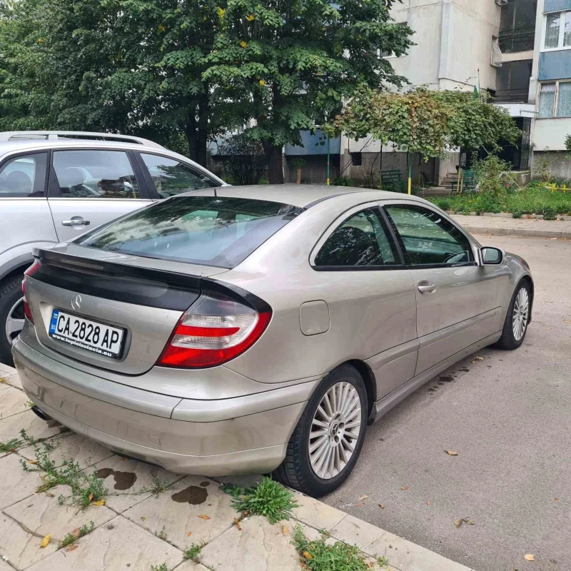 Mercedes-Benz C 220 Sport coupe, снимка 3 - Автомобили и джипове - 47525453