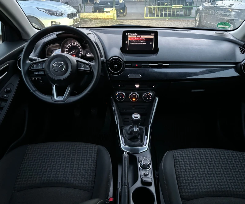 Mazda 2 1.5 SKY ACTIVE, снимка 14 - Автомобили и джипове - 47528119