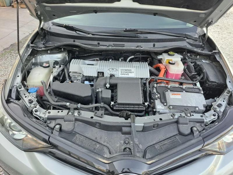Toyota Auris 1.8 HYBRID, снимка 17 - Автомобили и джипове - 52562862