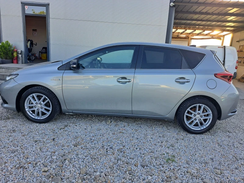Toyota Auris 1.8 HYBRID, снимка 3 - Автомобили и джипове - 52562862