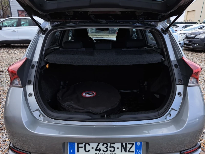 Toyota Auris 1.8 HYBRID, снимка 15 - Автомобили и джипове - 52562862