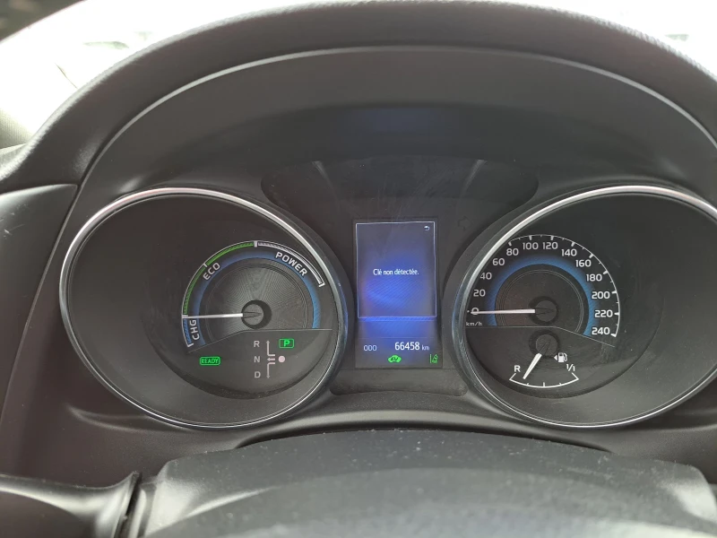 Toyota Auris 1.8 HYBRID, снимка 12 - Автомобили и джипове - 52562862