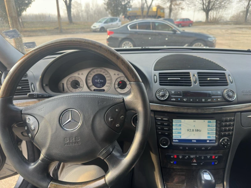 Mercedes-Benz E 500, снимка 9 - Автомобили и джипове - 49304357