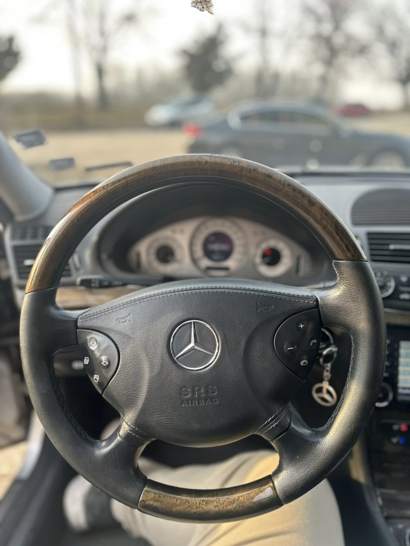 Mercedes-Benz E 500, снимка 8 - Автомобили и джипове - 49304357