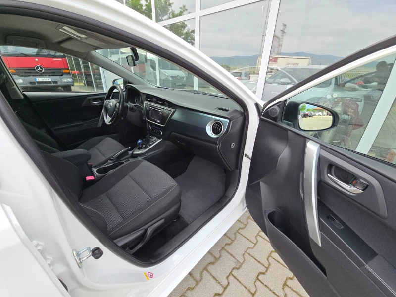Toyota Auris 1.8 HYBRID!!KAMEРА!!, снимка 16 - Автомобили и джипове - 52322559