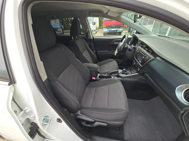 Toyota Auris 1.8 HYBRID!!KAMEРА!!, снимка 17 - Автомобили и джипове - 52322559