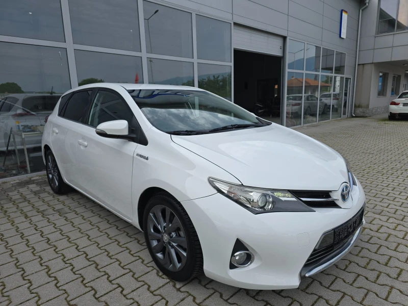 Toyota Auris 1.8 HYBRID!!KAMEРА!!, снимка 2 - Автомобили и джипове - 52322559