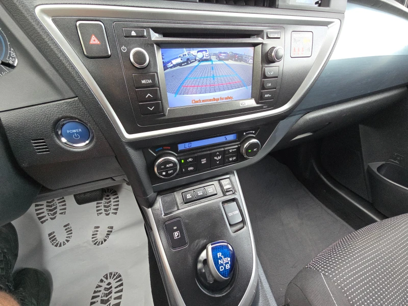 Toyota Auris 1.8 HYBRID!!KAMEРА!!, снимка 12 - Автомобили и джипове - 52322559