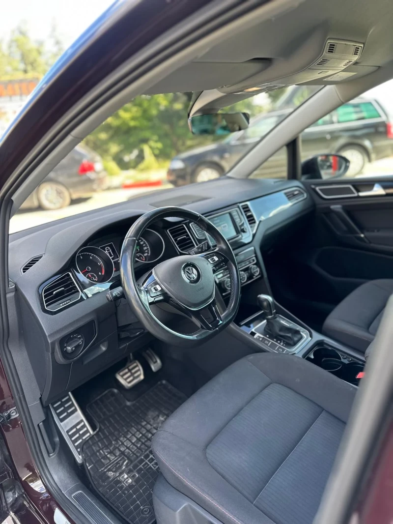 VW Golf СпортВан дистроник автомат, снимка 9 - Автомобили и джипове - 51909212