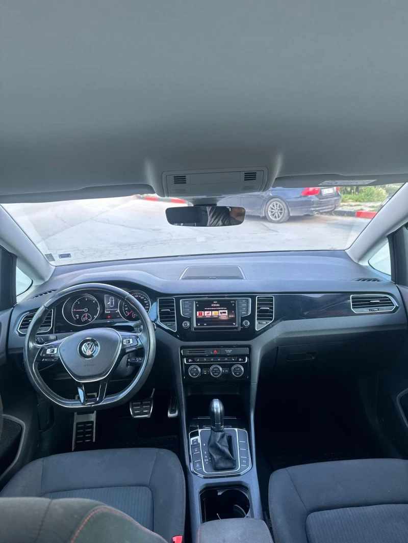 VW Golf СпортВан дистроник автомат, снимка 12 - Автомобили и джипове - 51909212