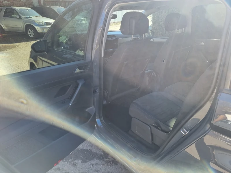 VW Touran, снимка 8 - Автомобили и джипове - 52437956