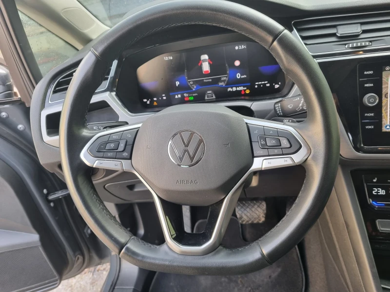 VW Touran, снимка 13 - Автомобили и джипове - 52902096