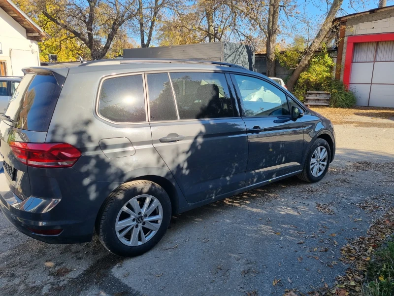 VW Touran, снимка 12 - Автомобили и джипове - 52437956