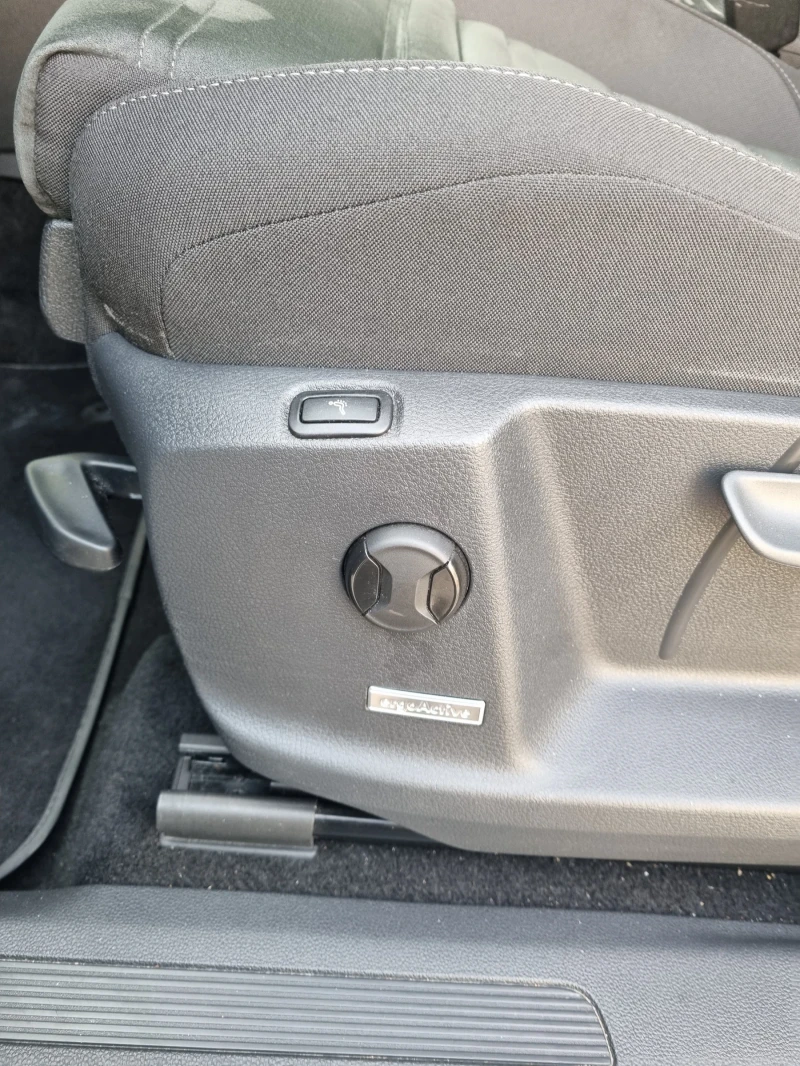 VW Touran, снимка 14 - Автомобили и джипове - 52902096