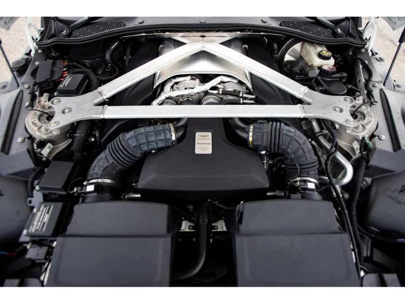 Aston Martin V8 Vantage TWIN TURBO COUPE/ АВТОКРЕДИТИРАНЕ, снимка 9 - Автомобили и джипове - 53510705