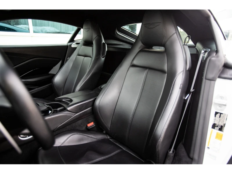 Aston Martin V8 Vantage TWIN TURBO COUPE/ АВТОКРЕДИТИРАНЕ, снимка 11 - Автомобили и джипове - 53510705