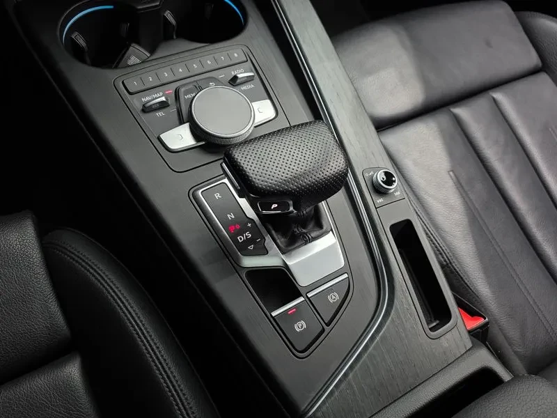 Audi A4 2.0 TDI, снимка 9 - Автомобили и джипове - 54144424