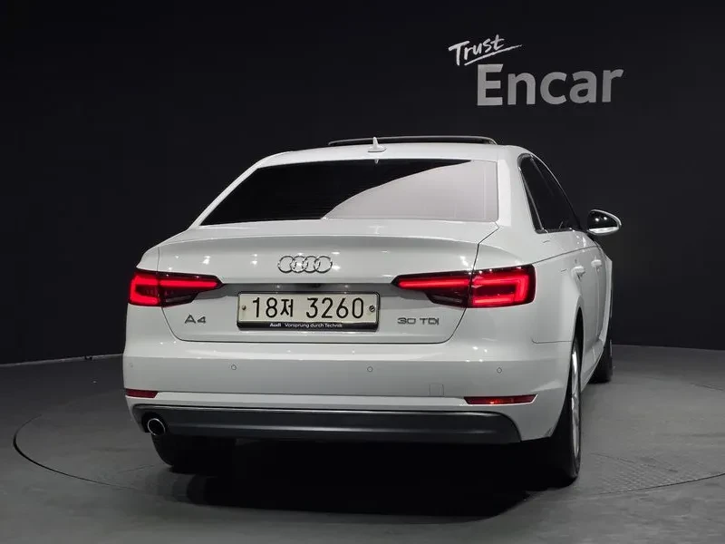 Audi A4 2.0 TDI, снимка 4 - Автомобили и джипове - 54144424