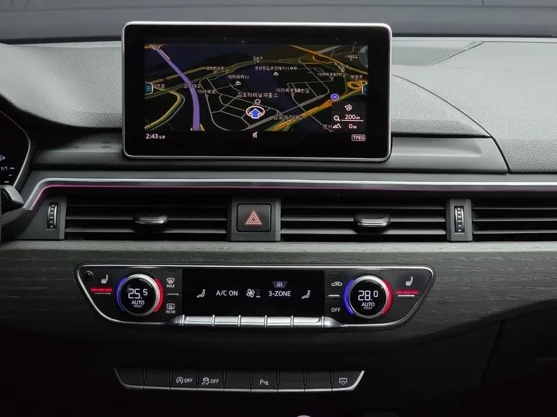 Audi A4 2.0 TDI, снимка 14 - Автомобили и джипове - 54144424