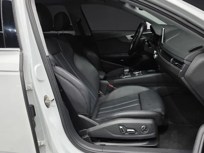 Audi A4 2.0 TDI, снимка 11 - Автомобили и джипове - 54144424