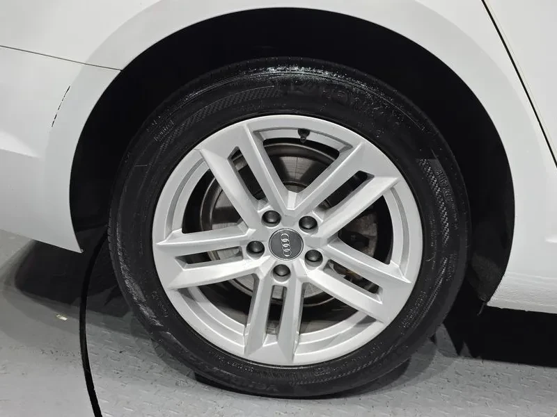 Audi A4 2.0 TDI, снимка 5 - Автомобили и джипове - 54144424