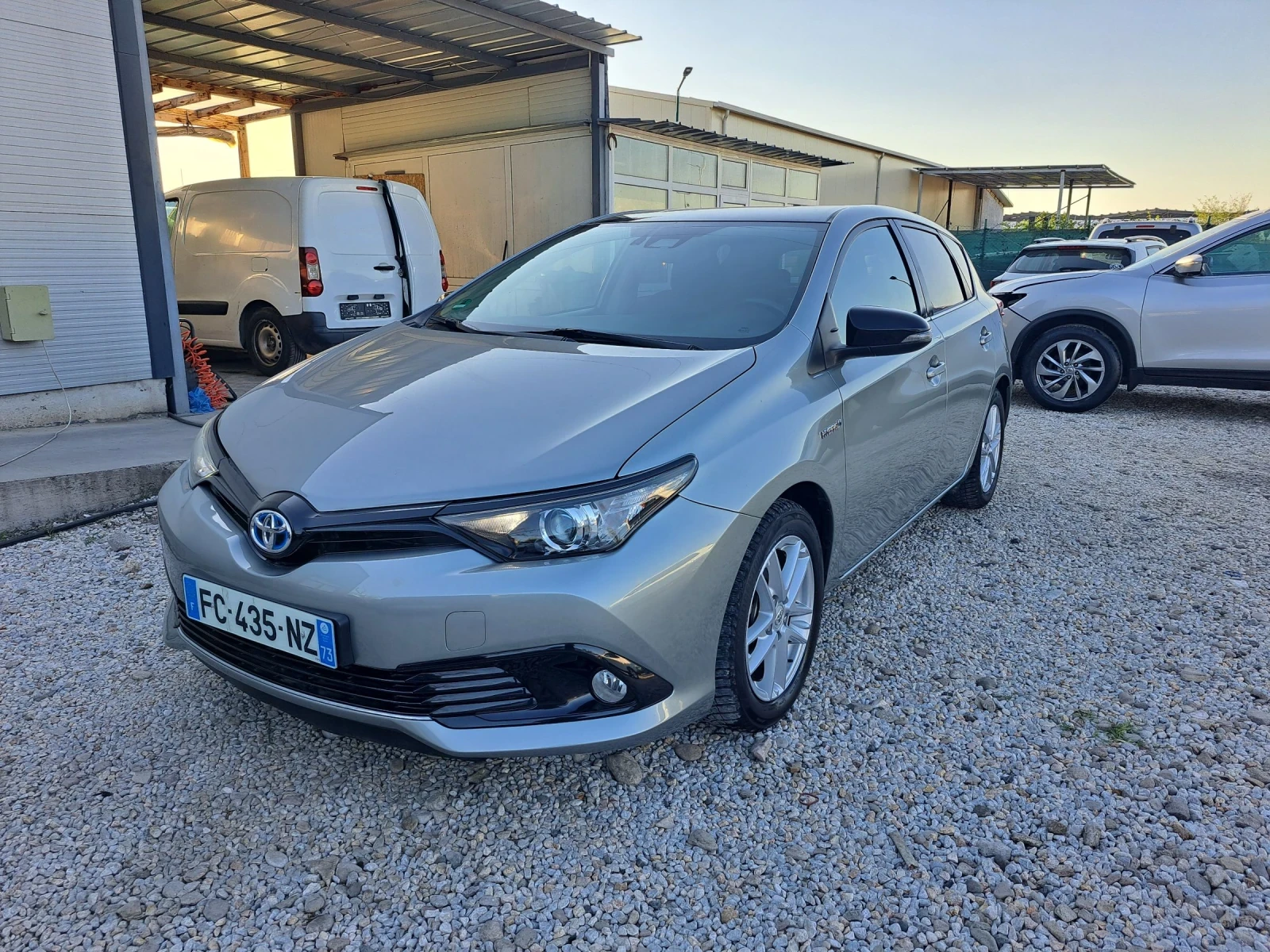 Toyota Auris 1.8 HYBRID, снимка 1