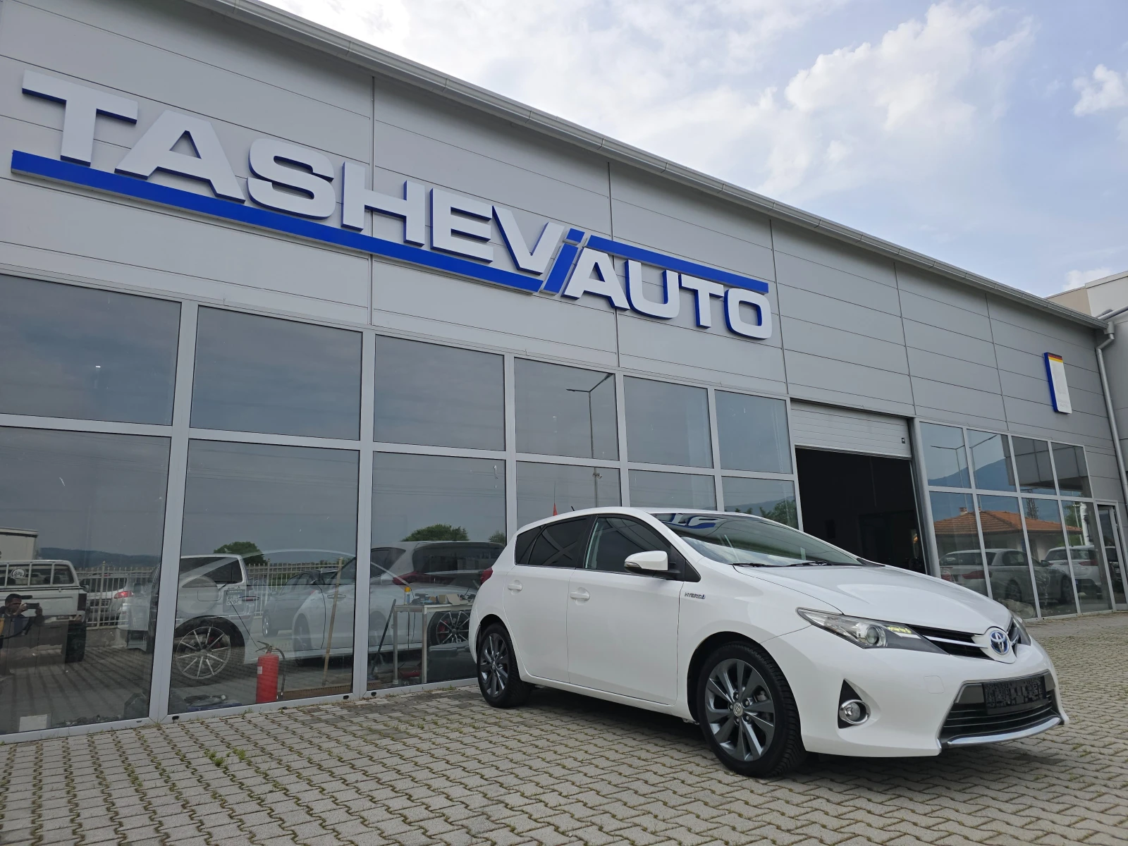 Toyota Auris 1.8 HYBRID!!KAMEРА!!, снимка 1