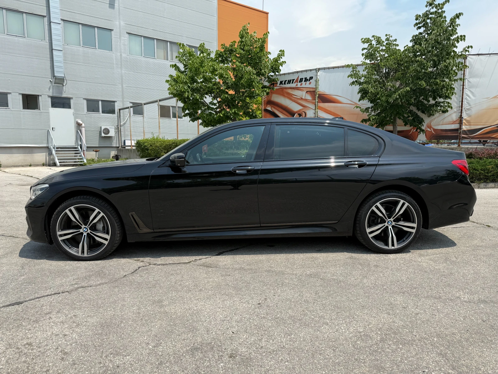 BMW 750 I XDrive  - изображение 2