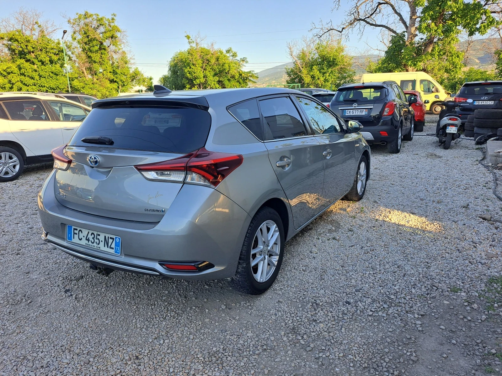 Toyota Auris 1.8 HYBRID - изображение 6