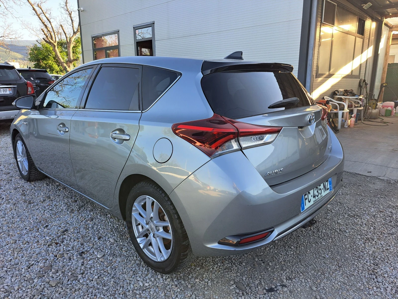 Toyota Auris 1.8 HYBRID - изображение 4