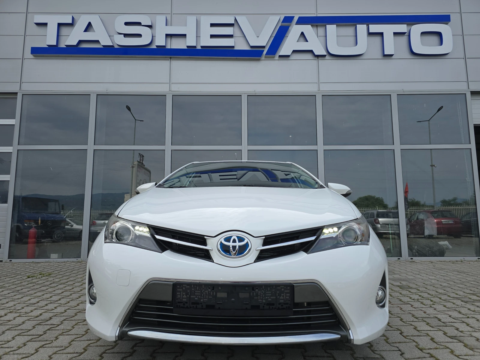 Toyota Auris 1.8 HYBRID!!KAMEРА!! - изображение 3