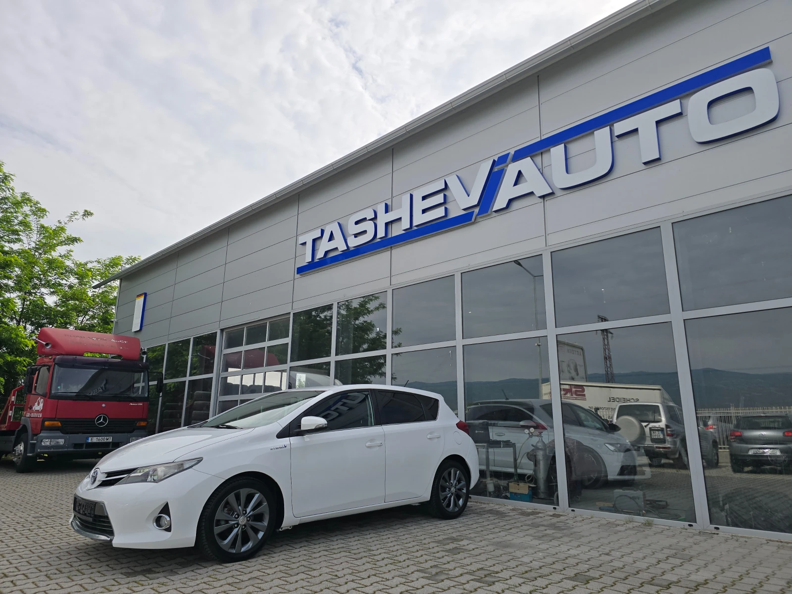 Toyota Auris 1.8 HYBRID!!KAMEРА!! - изображение 4