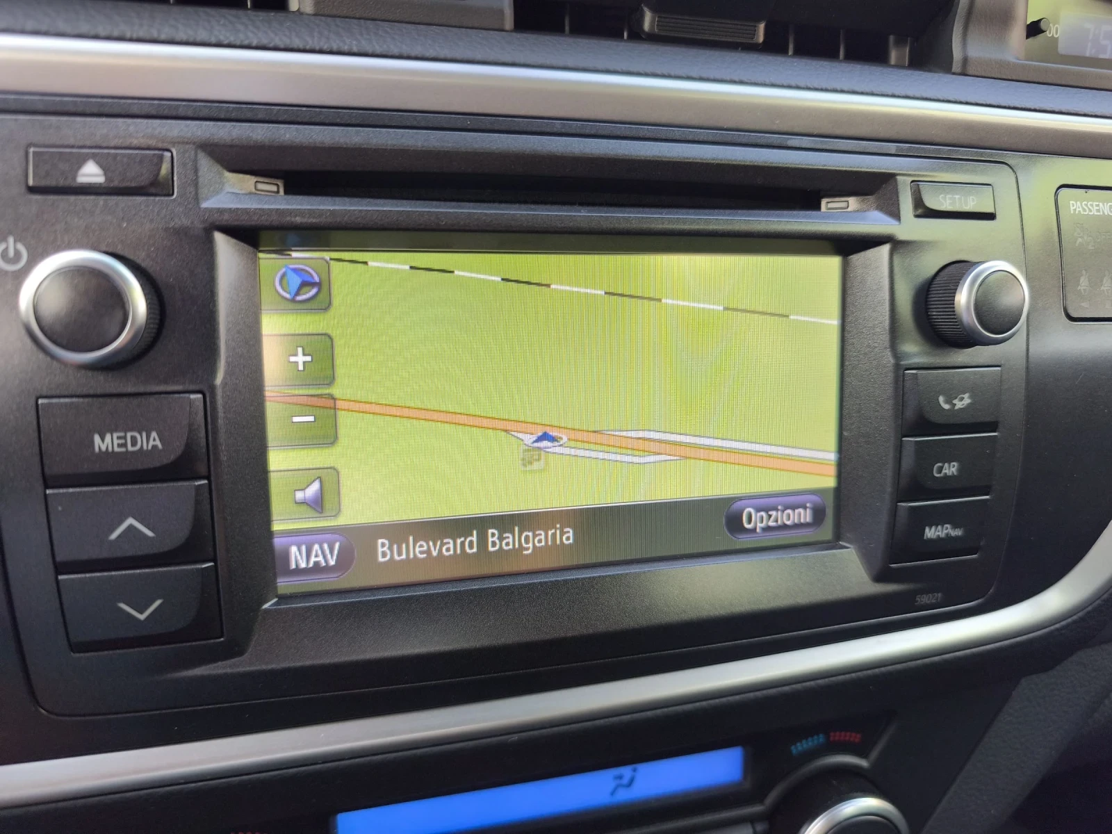 Toyota Auris 1.8HYBRID LOUNGE FULL SERVICE IN TOYOTA NEW  - изображение 10