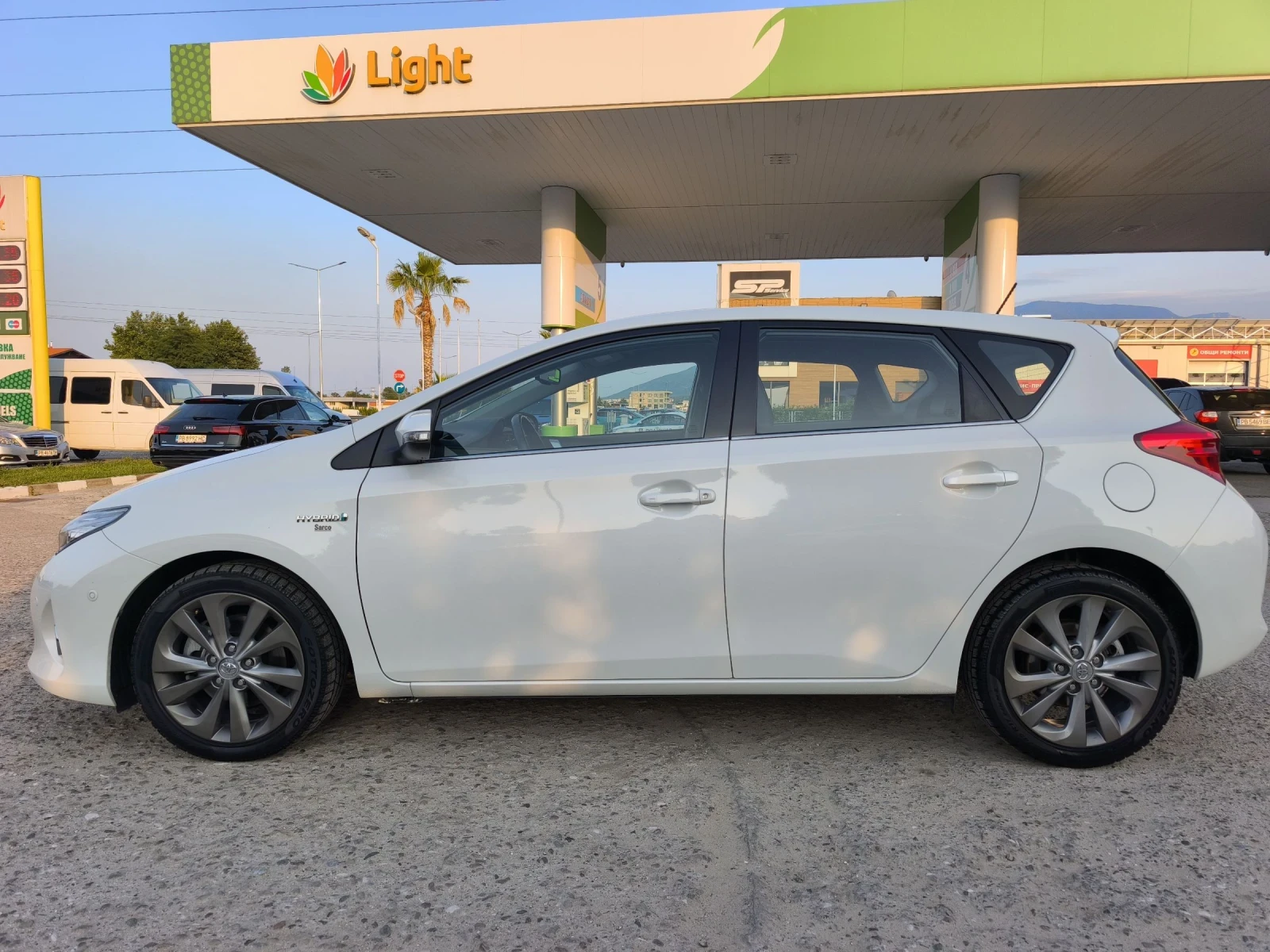 Toyota Auris 1.8HYBRID LOUNGE FULL SERVICE IN TOYOTA NEW  - изображение 6