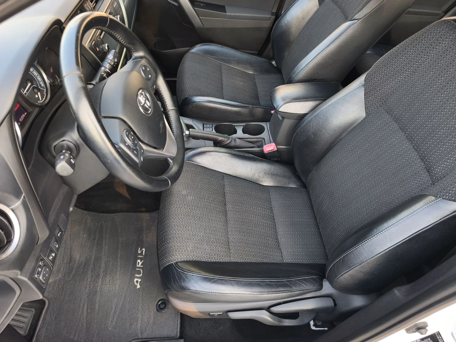 Toyota Auris 1.8HYBRID LOUNGE FULL SERVICE IN TOYOTA NEW  - изображение 8