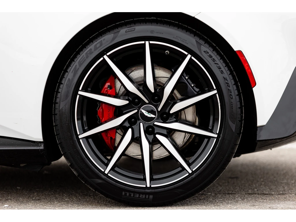 Aston Martin V8 Vantage TWIN TURBO COUPE/ АВТОКРЕДИТИРАНЕ - изображение 8