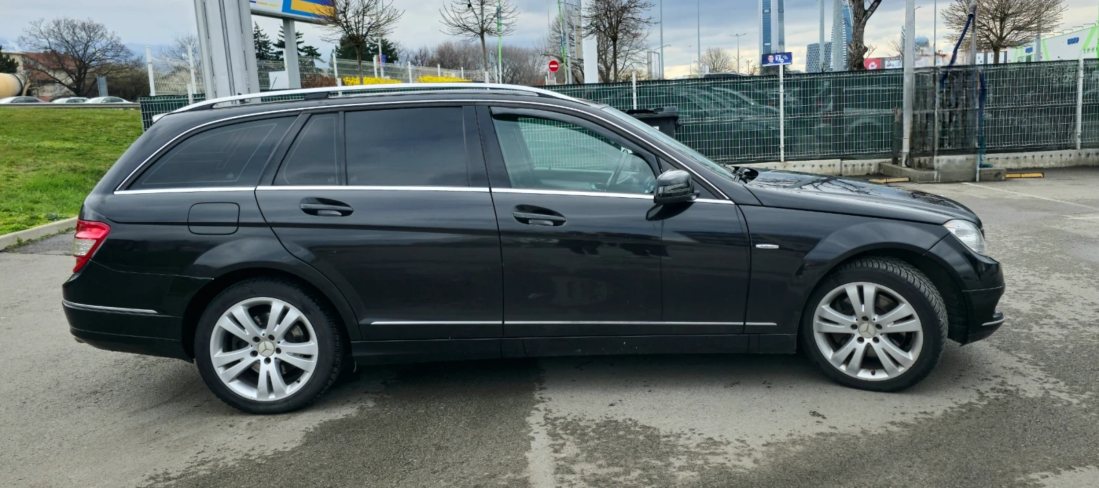 Mercedes-Benz C 320, снимка 3 - Автомобили и джипове - 54010339