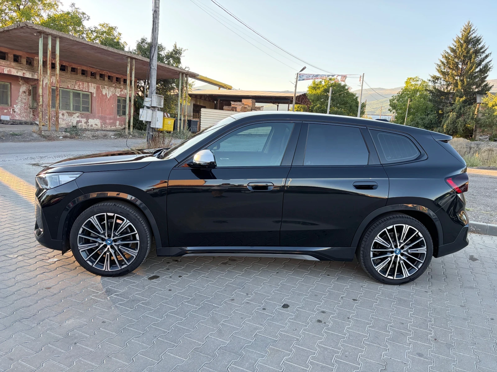 BMW iX1 electric, снимка 3 - Автомобили и джипове - 55729018