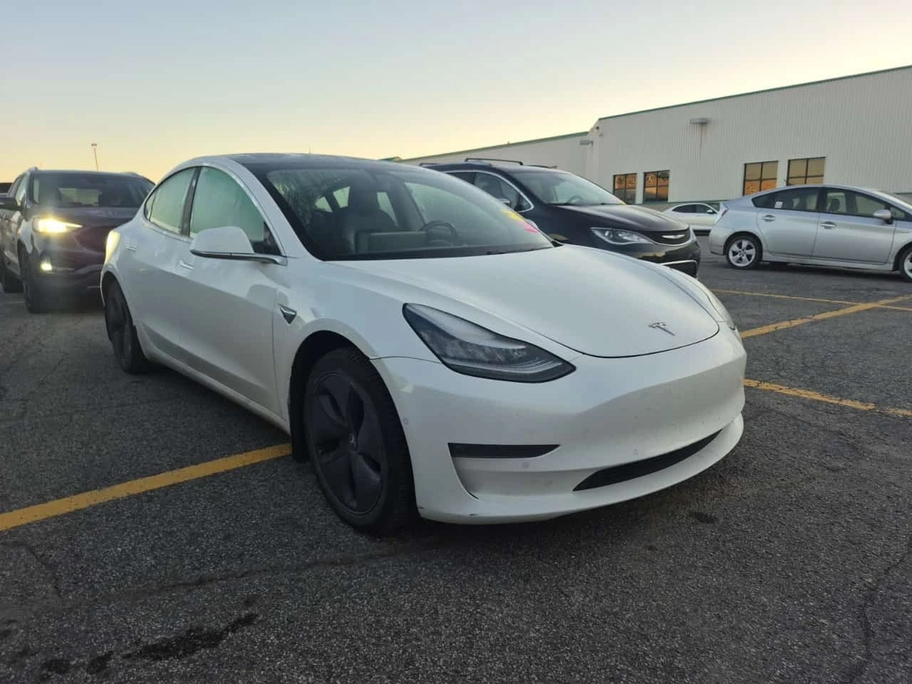 Tesla Model 3 * LONG RANGE * АВТОКРЕДИТ БЕЗ ПЪРВОНАЧАЛНА ВНОСКА*, снимка 2 - Автомобили и джипове - 56220015