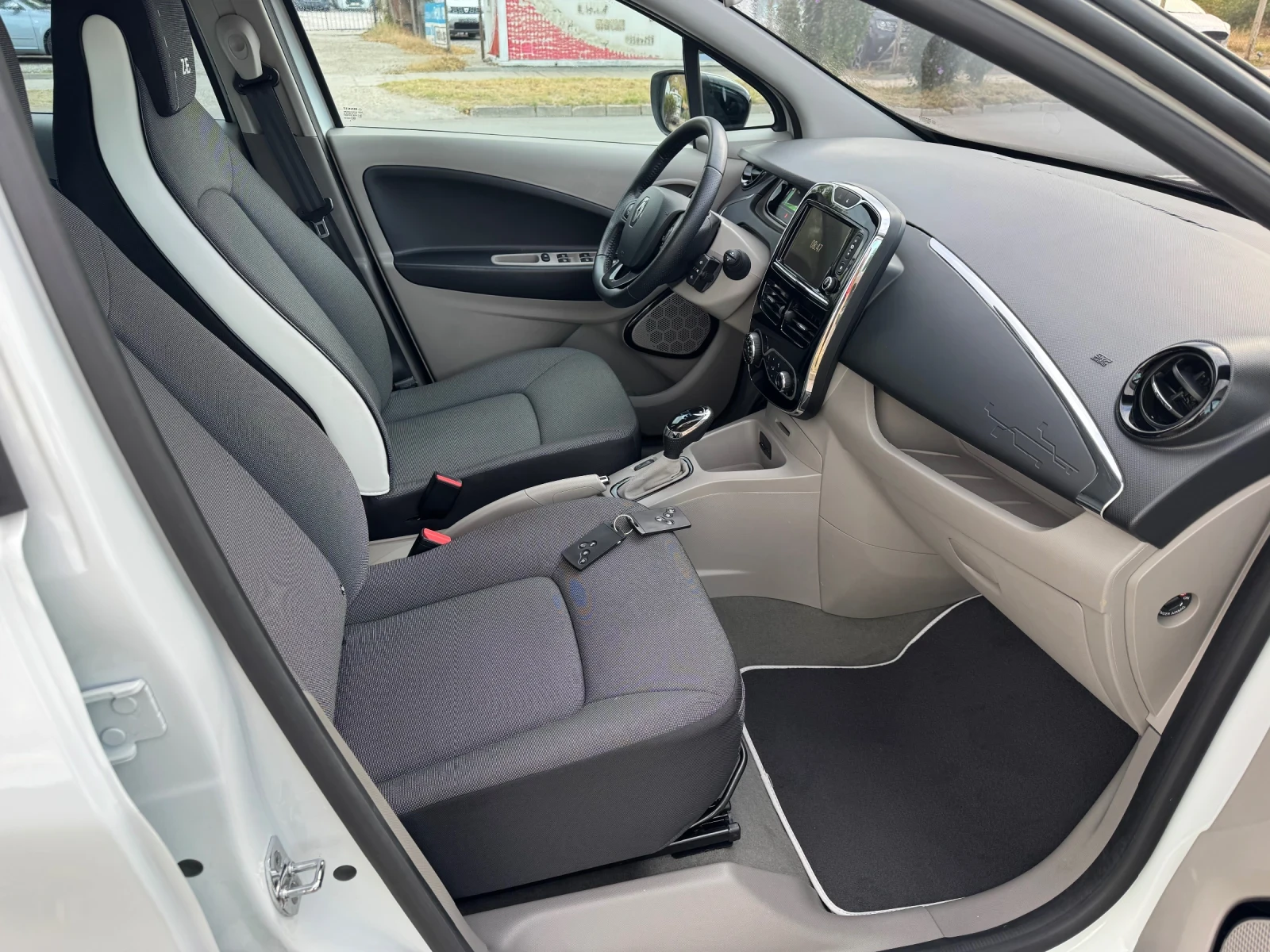Renault Zoe Top Nova 25KW, снимка 8 - Автомобили и джипове - 56300528