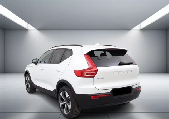 Volvo XC40 B4 = Ultra Dark = Гаранция, снимка 2 - Автомобили и джипове - 55099635