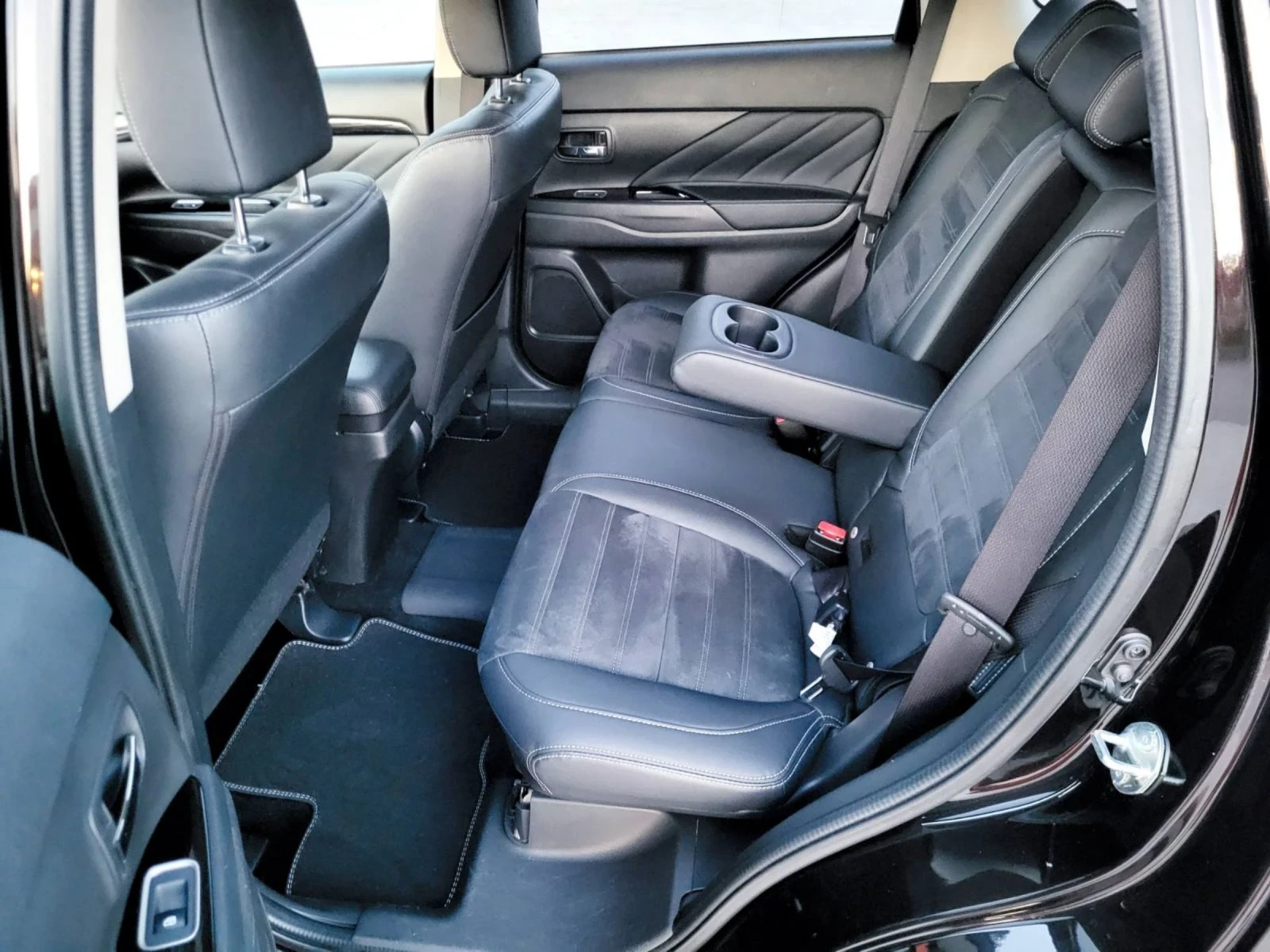 Mitsubishi Outlander Plug-in Xybrid EV | Mobile.bg   14