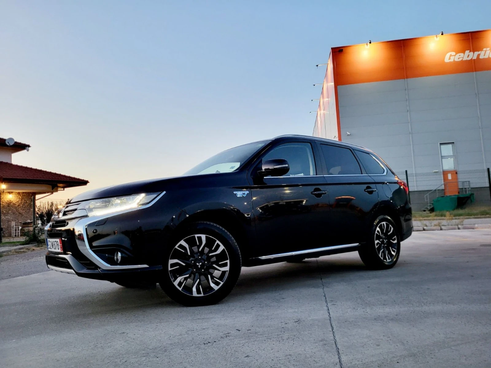 Mitsubishi Outlander Plug-in Xybrid EV - изображение 5