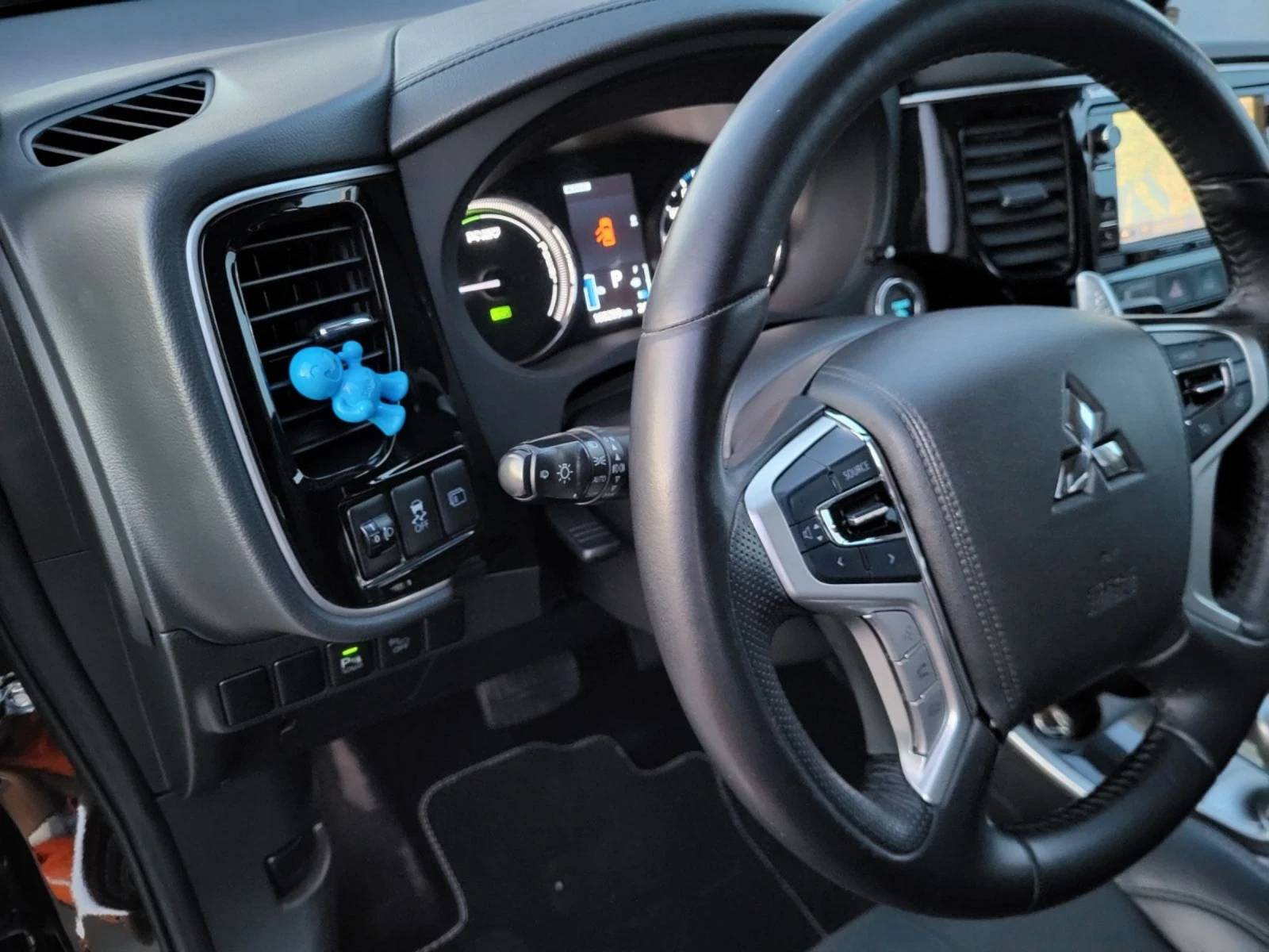 Mitsubishi Outlander Plug-in Xybrid EV | Mobile.bg   12